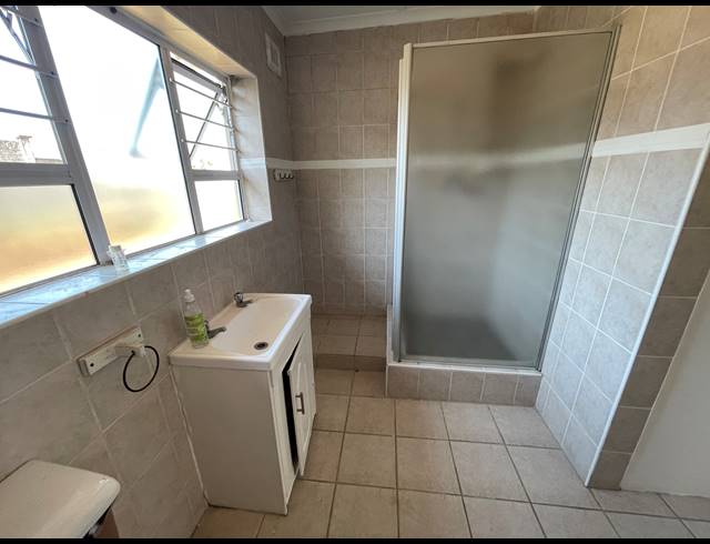 2 BEDROOM FLAT RENTED IN HILLDENE